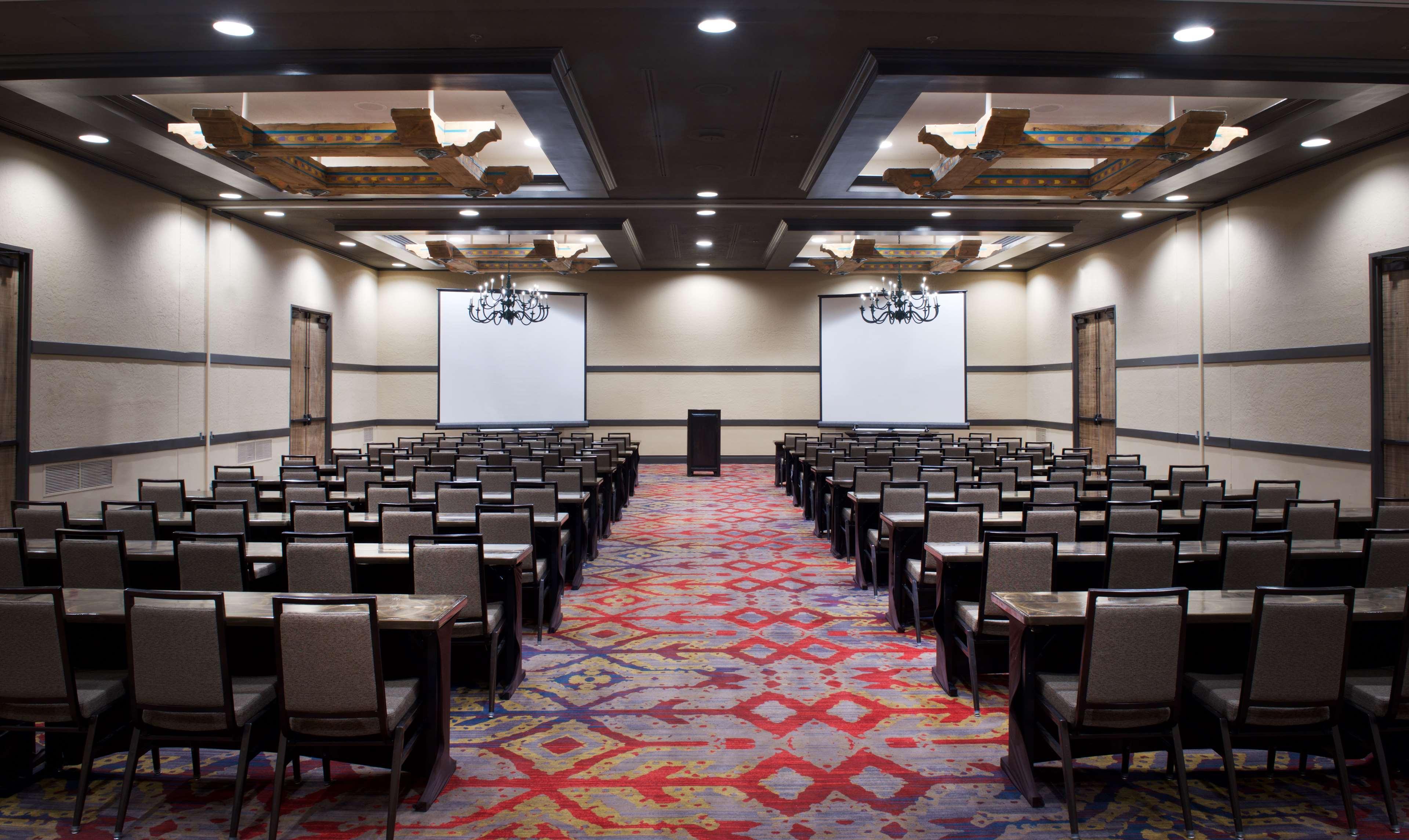 Отель Hilton Santa Fe Historic Plaza Экстерьер фото