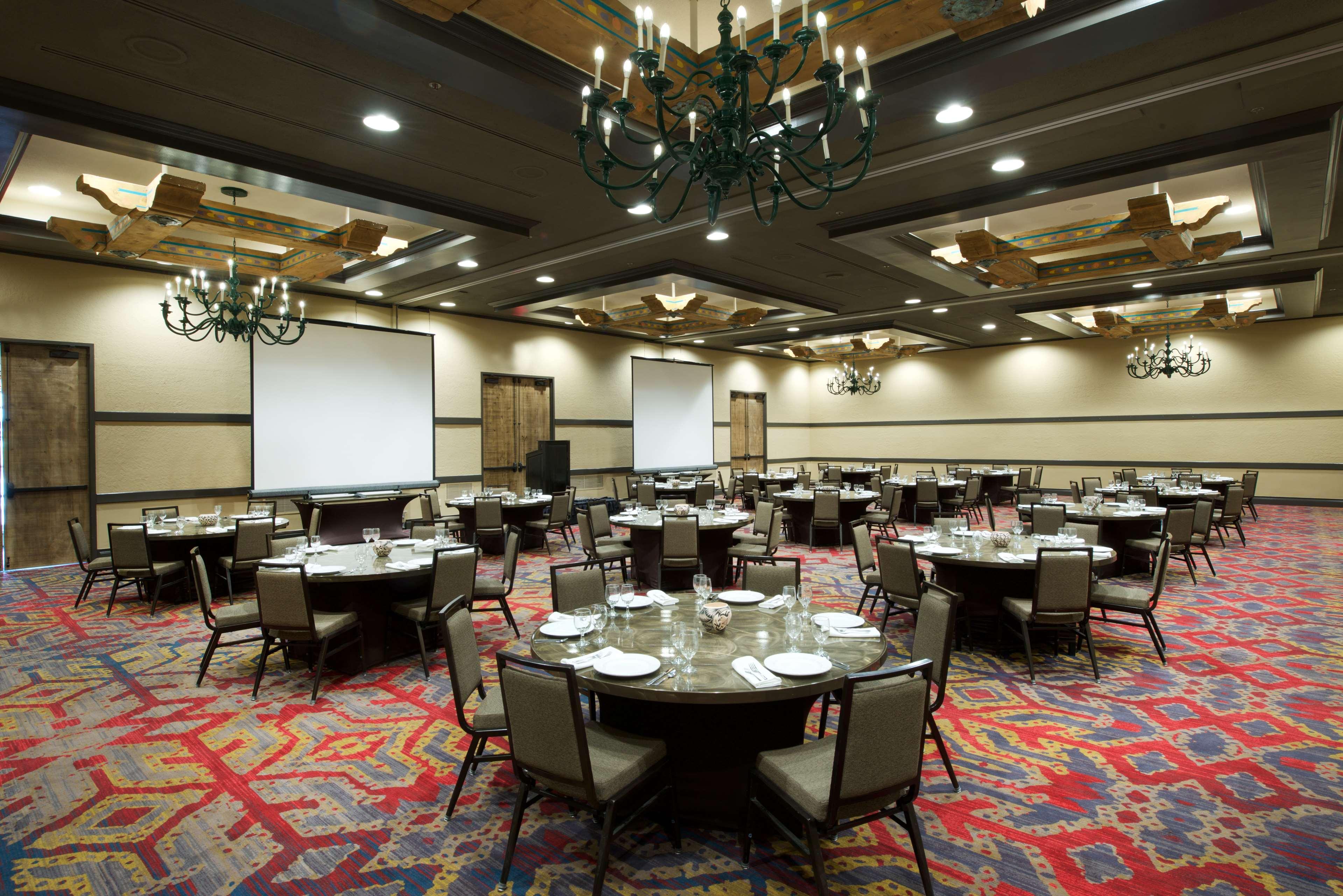 Отель Hilton Santa Fe Historic Plaza Экстерьер фото