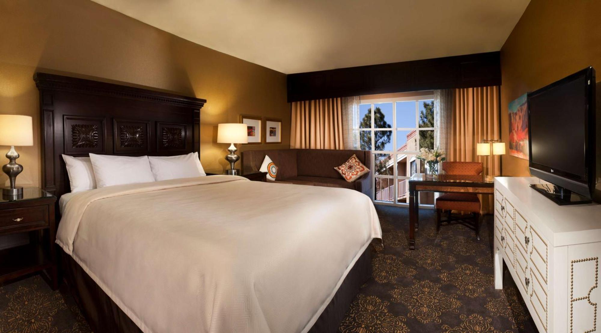 Отель Hilton Santa Fe Historic Plaza Экстерьер фото
