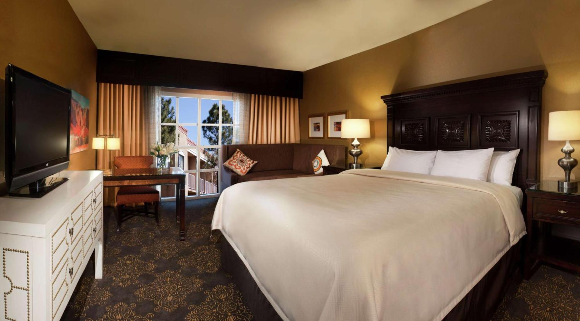 Отель Hilton Santa Fe Historic Plaza Экстерьер фото