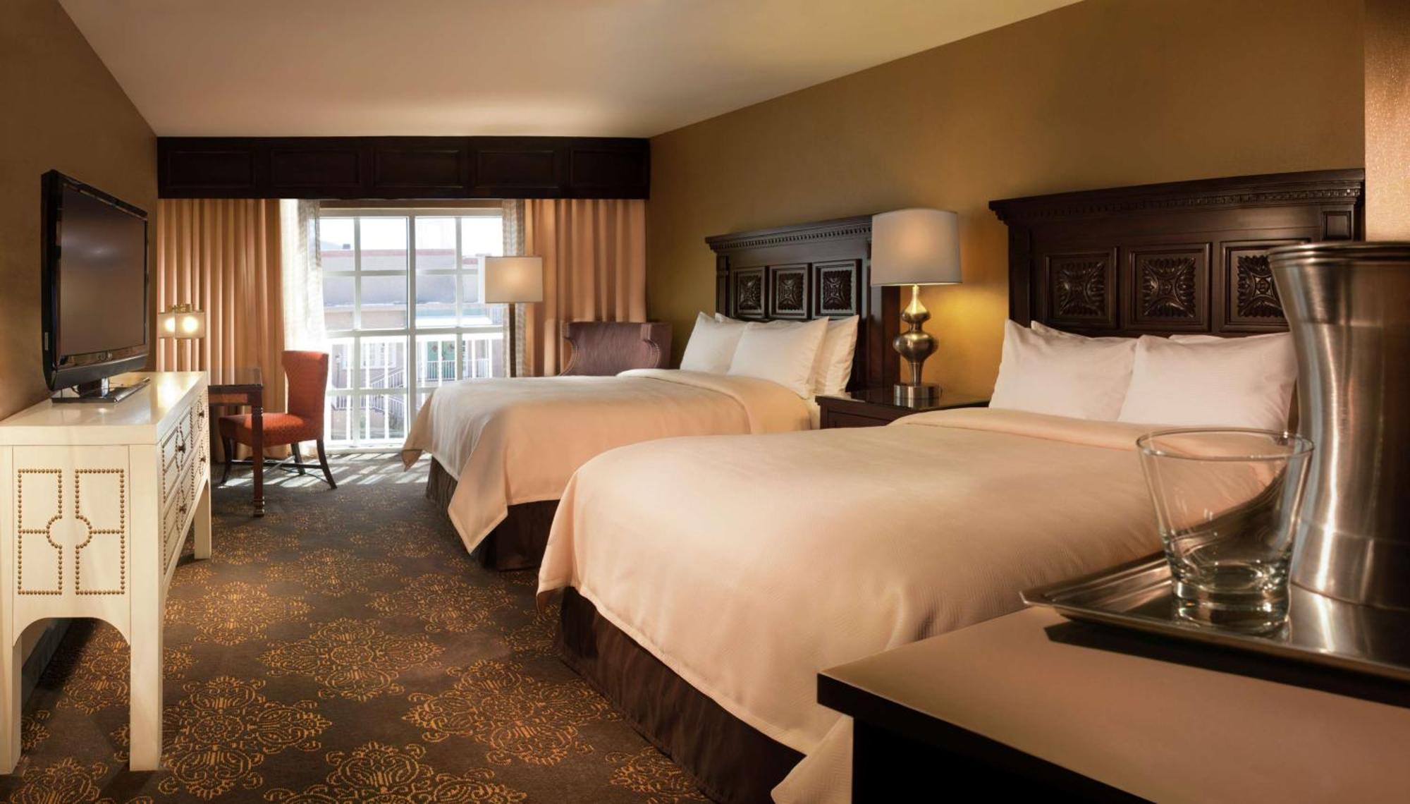 Отель Hilton Santa Fe Historic Plaza Экстерьер фото